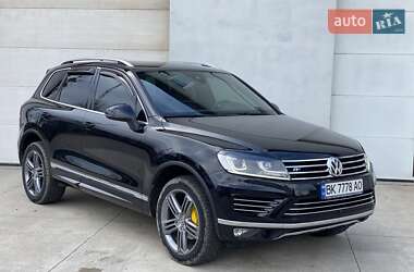 Внедорожник / Кроссовер Volkswagen Touareg 2016 в Сарнах