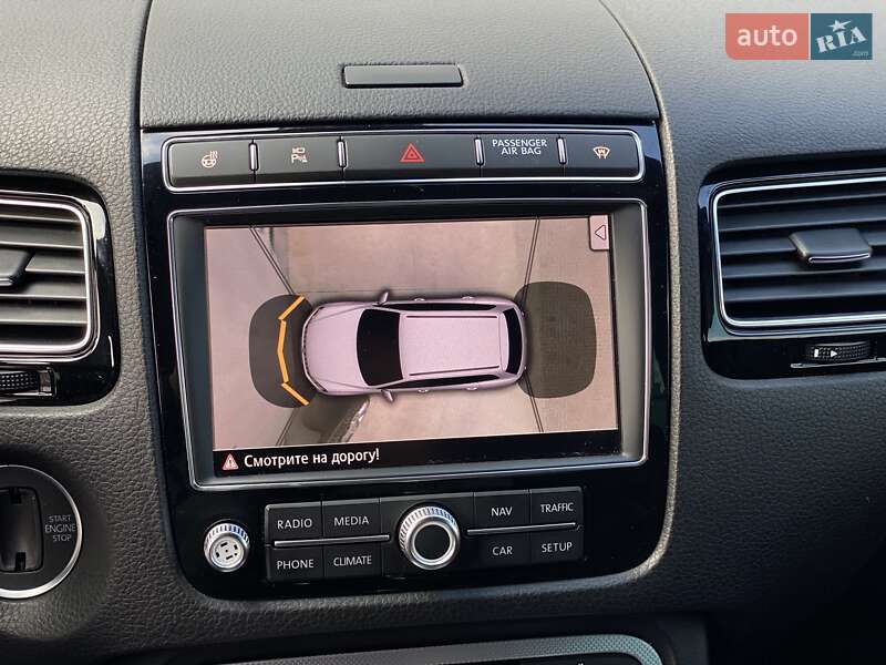 Внедорожник / Кроссовер Volkswagen Touareg 2016 в Сарнах