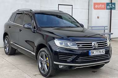 Внедорожник / Кроссовер Volkswagen Touareg 2016 в Сарнах