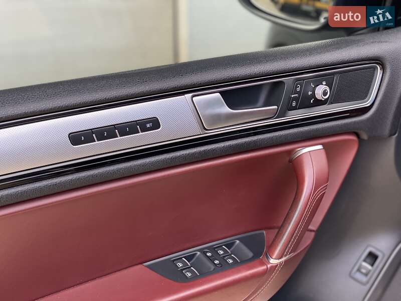 Внедорожник / Кроссовер Volkswagen Touareg 2016 в Сарнах