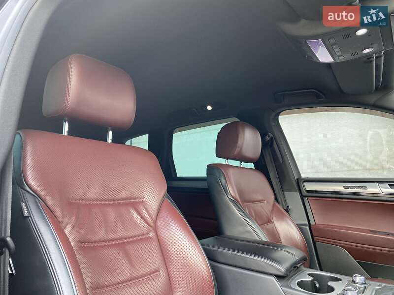Внедорожник / Кроссовер Volkswagen Touareg 2016 в Сарнах