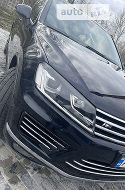 Позашляховик / Кросовер Volkswagen Touareg 2015 в  фото 4 Позашляховик / Кросовер Volkswagen Touareg 2015 в
