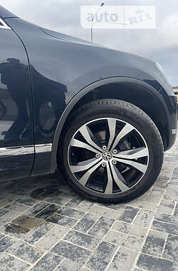 Позашляховик / Кросовер Volkswagen Touareg 2015 в  фото 33 Позашляховик / Кросовер Volkswagen Touareg 2015 в