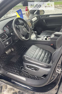 Позашляховик / Кросовер Volkswagen Touareg 2015 в  фото 66 Позашляховик / Кросовер Volkswagen Touareg 2015 в