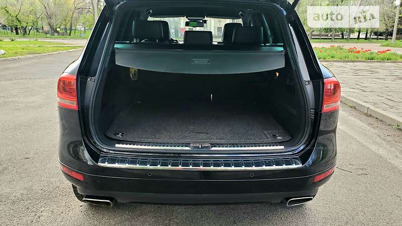 Внедорожник / Кроссовер Volkswagen Touareg 2010 в Запорожье