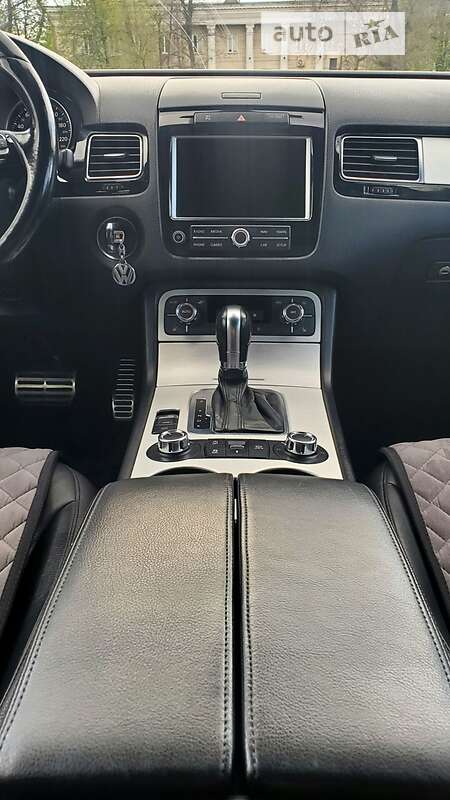 Внедорожник / Кроссовер Volkswagen Touareg 2010 в Запорожье