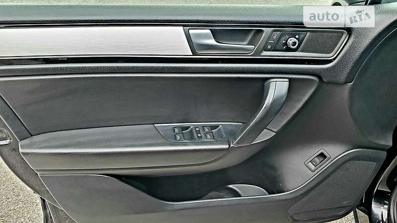 Внедорожник / Кроссовер Volkswagen Touareg 2010 в Запорожье