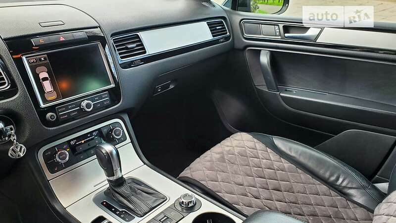 Внедорожник / Кроссовер Volkswagen Touareg 2010 в Запорожье