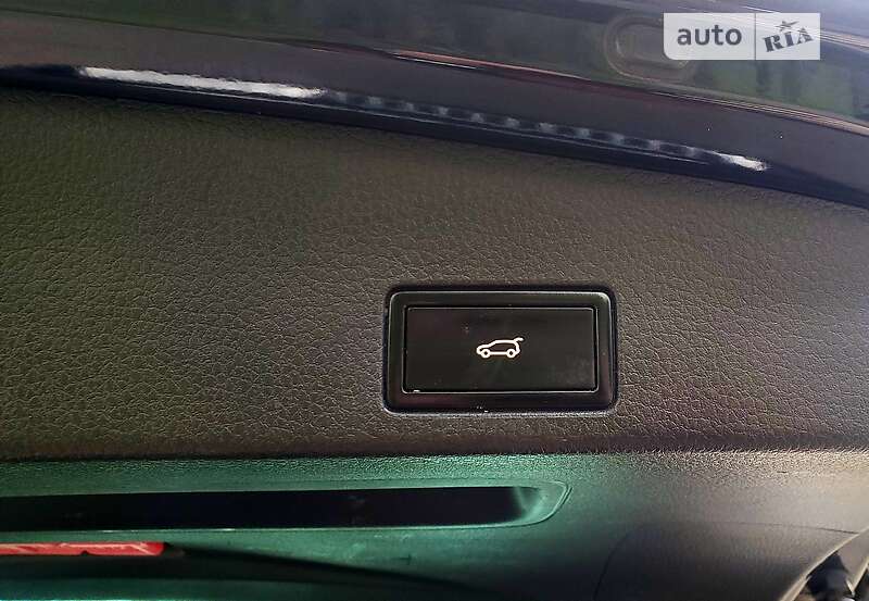 Внедорожник / Кроссовер Volkswagen Touareg 2010 в Запорожье