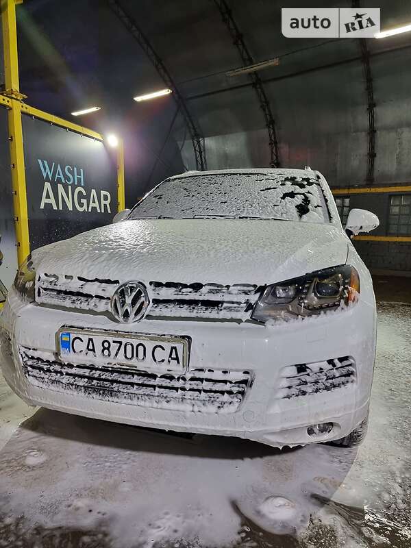 Позашляховик / Кросовер Volkswagen Touareg 2012 в Черкасах