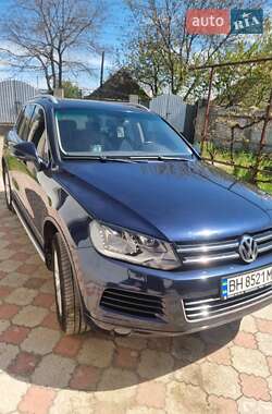 Внедорожник / Кроссовер Volkswagen Touareg 2011 в 