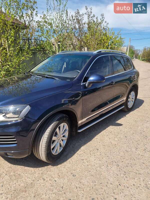 Внедорожник / Кроссовер Volkswagen Touareg 2011 в 