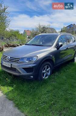 Позашляховик / Кросовер Volkswagen Touareg 2016 в 