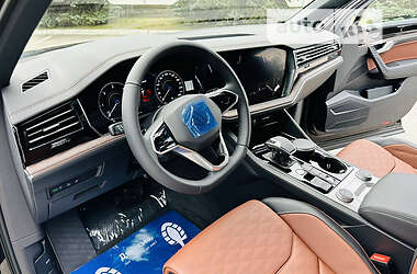 Позашляховик / Кросовер Volkswagen Touareg 2023 в 