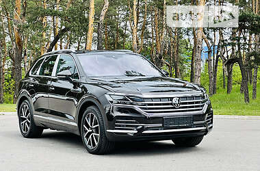 Позашляховик / Кросовер Volkswagen Touareg 2023 в 