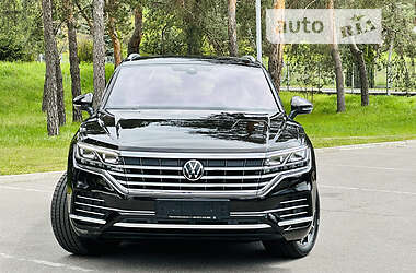 Позашляховик / Кросовер Volkswagen Touareg 2023 в 