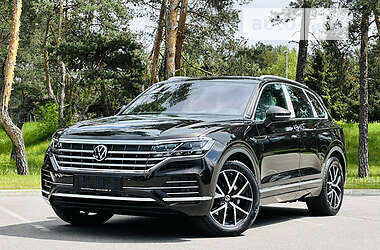 Позашляховик / Кросовер Volkswagen Touareg 2023 в 