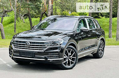 Позашляховик / Кросовер Volkswagen Touareg 2023 в 