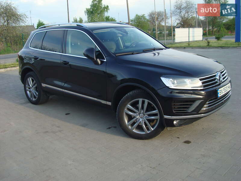 Внедорожник / Кроссовер Volkswagen Touareg 2015 в Шепетовке