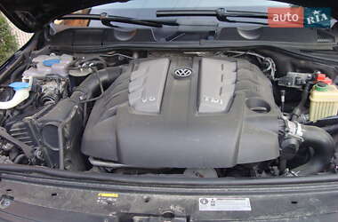 Внедорожник / Кроссовер Volkswagen Touareg 2015 в 