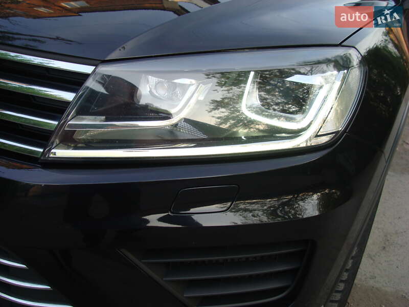 Внедорожник / Кроссовер Volkswagen Touareg 2015 в Шепетовке