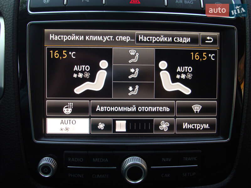 Внедорожник / Кроссовер Volkswagen Touareg 2015 в Шепетовке