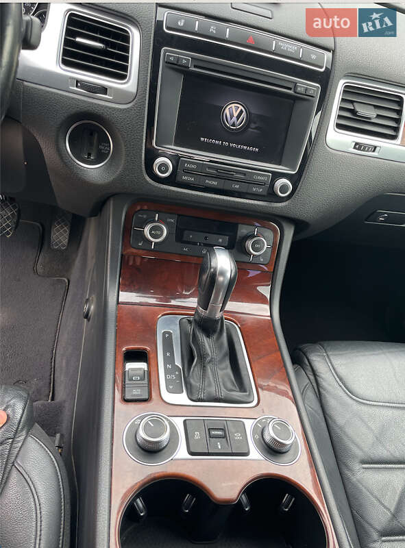 Внедорожник / Кроссовер Volkswagen Touareg 2015 в Хмельницком
