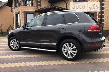 Внедорожник / Кроссовер Volkswagen Touareg 2013 в Киеве