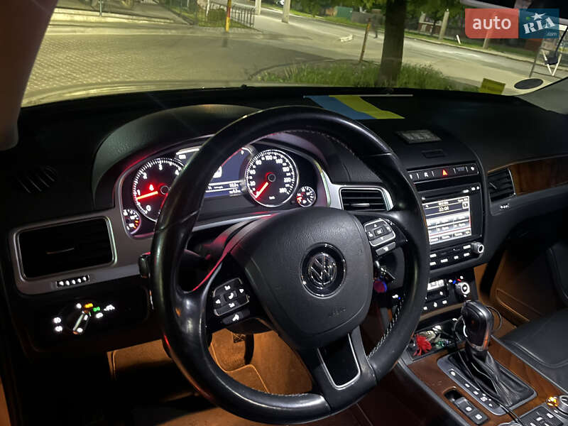 Внедорожник / Кроссовер Volkswagen Touareg 2015 в Хмельницком