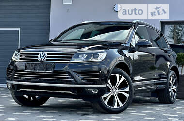 Позашляховик / Кросовер Volkswagen Touareg 2016 в 
