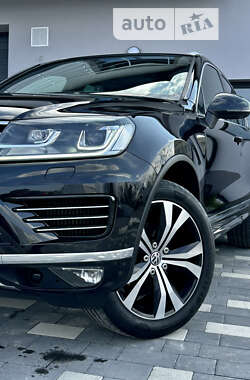Позашляховик / Кросовер Volkswagen Touareg 2016 в 