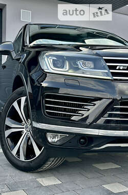 Позашляховик / Кросовер Volkswagen Touareg 2016 в 
