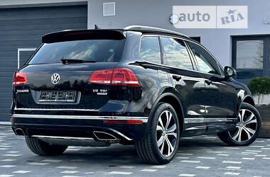 Позашляховик / Кросовер Volkswagen Touareg 2016 в 