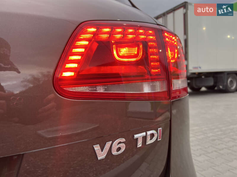 Позашляховик / Кросовер Volkswagen Touareg 2013 в Мукачевому