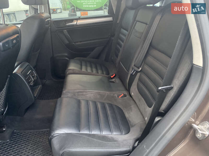 Позашляховик / Кросовер Volkswagen Touareg 2013 в Мукачевому