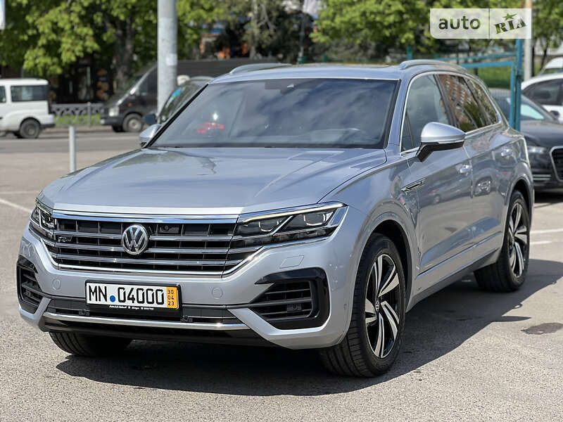 Позашляховик / Кросовер Volkswagen Touareg 2019 в Рівному