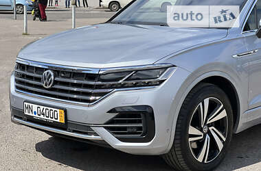 Позашляховик / Кросовер Volkswagen Touareg 2019 в Рівному