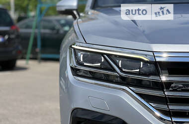 Позашляховик / Кросовер Volkswagen Touareg 2019 в Рівному