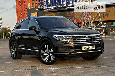 Внедорожник / Кроссовер Volkswagen Touareg 2020 в 