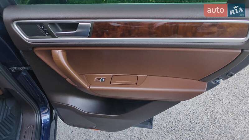 Внедорожник / Кроссовер Volkswagen Touareg 2012 в Ивано-Франковске