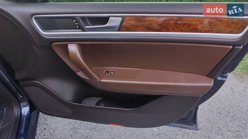 Внедорожник / Кроссовер Volkswagen Touareg 2012 в Ивано-Франковске