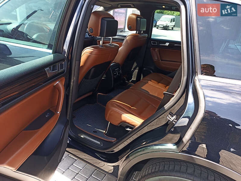 Позашляховик / Кросовер Volkswagen Touareg 2014 в Рівному