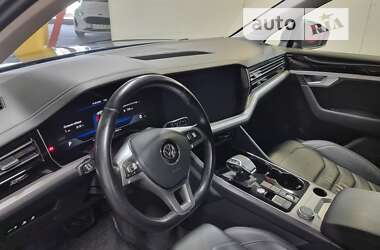 Внедорожник / Кроссовер Volkswagen Touareg 2019 в Киеве