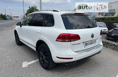 Позашляховик / Кросовер Volkswagen Touareg 2012 в 