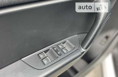 Позашляховик / Кросовер Volkswagen Touareg 2012 в 