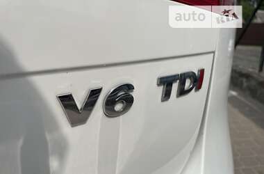 Позашляховик / Кросовер Volkswagen Touareg 2012 в 
