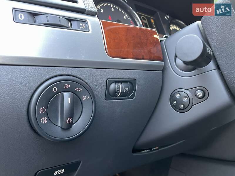 Позашляховик / Кросовер Volkswagen Touareg 2006 в Києві