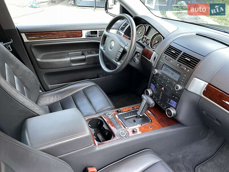 Позашляховик / Кросовер Volkswagen Touareg 2006 в Києві