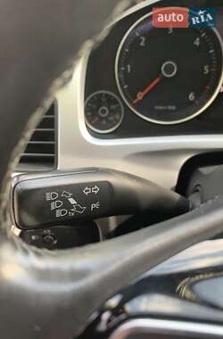Внедорожник / Кроссовер Volkswagen Touareg 2011 в 