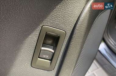 Внедорожник / Кроссовер Volkswagen Touareg 2011 в 